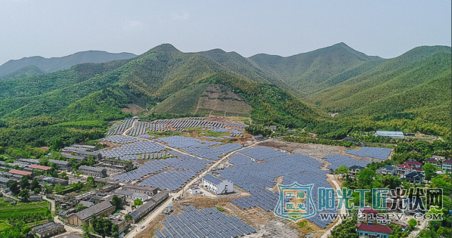 浙江长兴：废弃矿山建起光伏电站