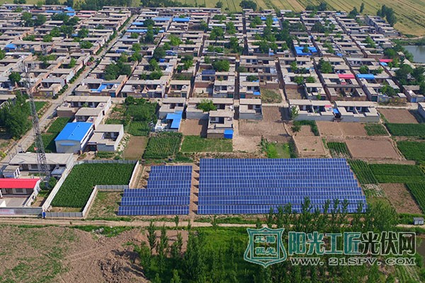 这是5月26日拍摄的河北省新河县望腾村300KW光伏扶贫电站