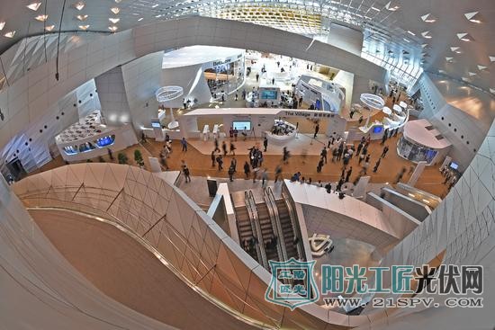 ↑这是6月27日拍摄的大连国际会议中心内景。新华社记者 杨青 摄