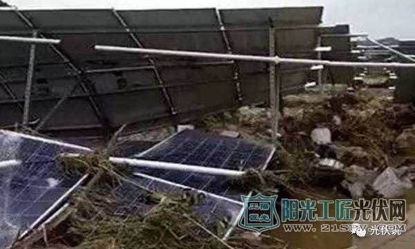 图：光伏电站被雨水摧毁