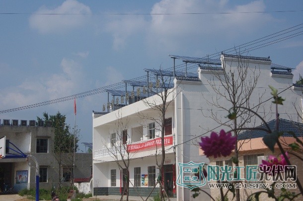 光伏板搭建在陈河村党员群众服务中心楼顶