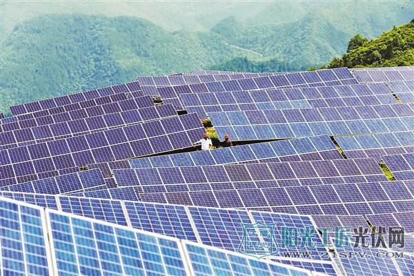 重庆高山上的光伏电站  打造生态清洁能源