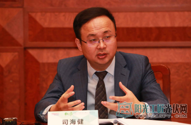 汉能薄膜发电集团CEO司海健介绍“绿色中国——汉能生态城市综合解决方案”