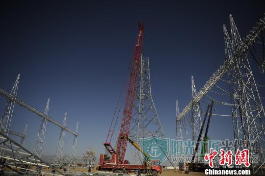 青海电网进入停电施工阶段 破题大规模光伏发电外送难题