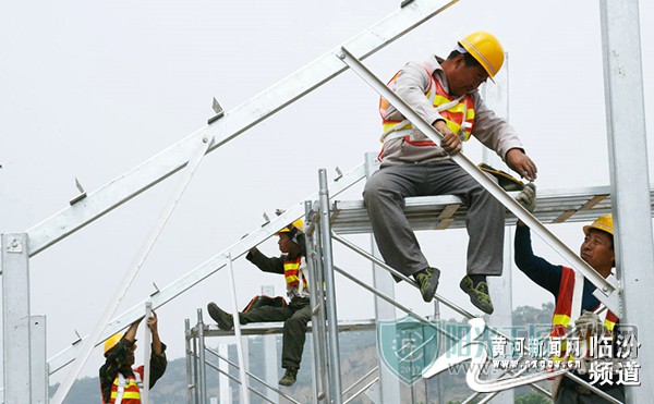 隰县黄土镇30兆瓦农光互补光伏扶贫电站项目 加班加点建设中
